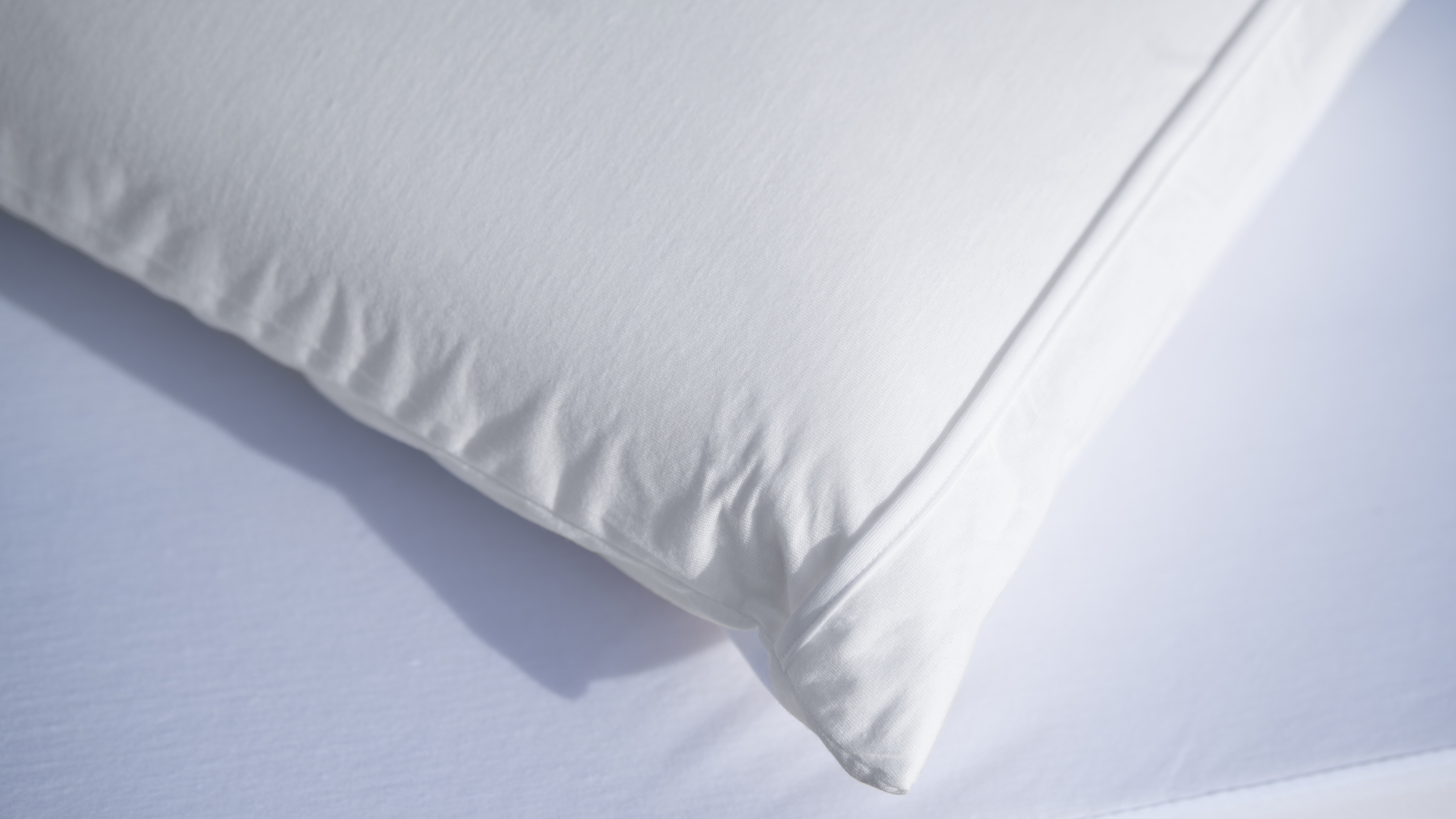 Wit Tencel kussensloop met ritssluiting voor het hoofdkussen